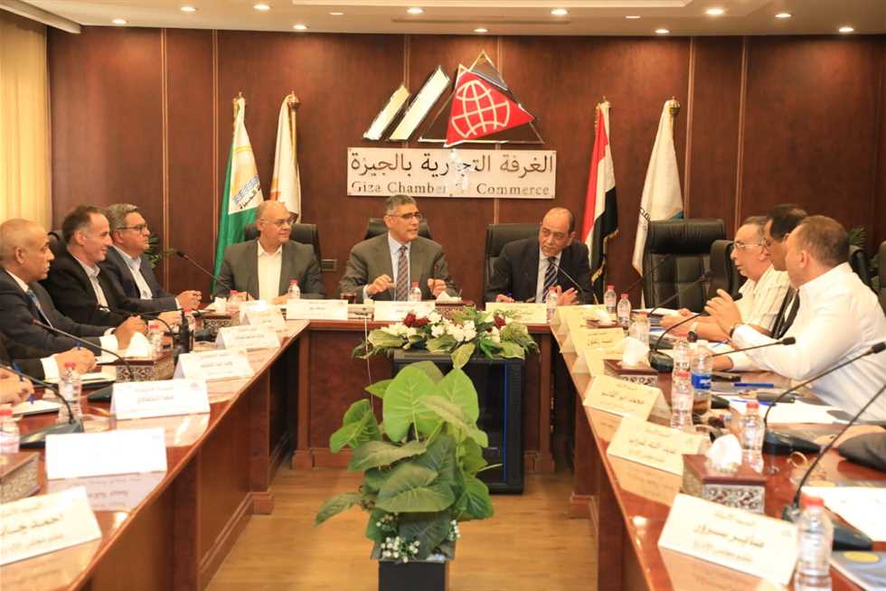 محافظ الجيزة: ثلاث معارض «أهلا مدارس» بالمحافظة بأسعار مخفضة