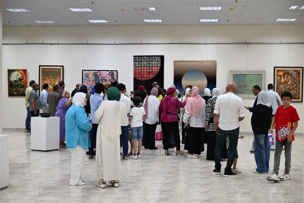 افتتاح فعاليات الملتقى الأول للفنون التشكيلية بقصر الإبداع