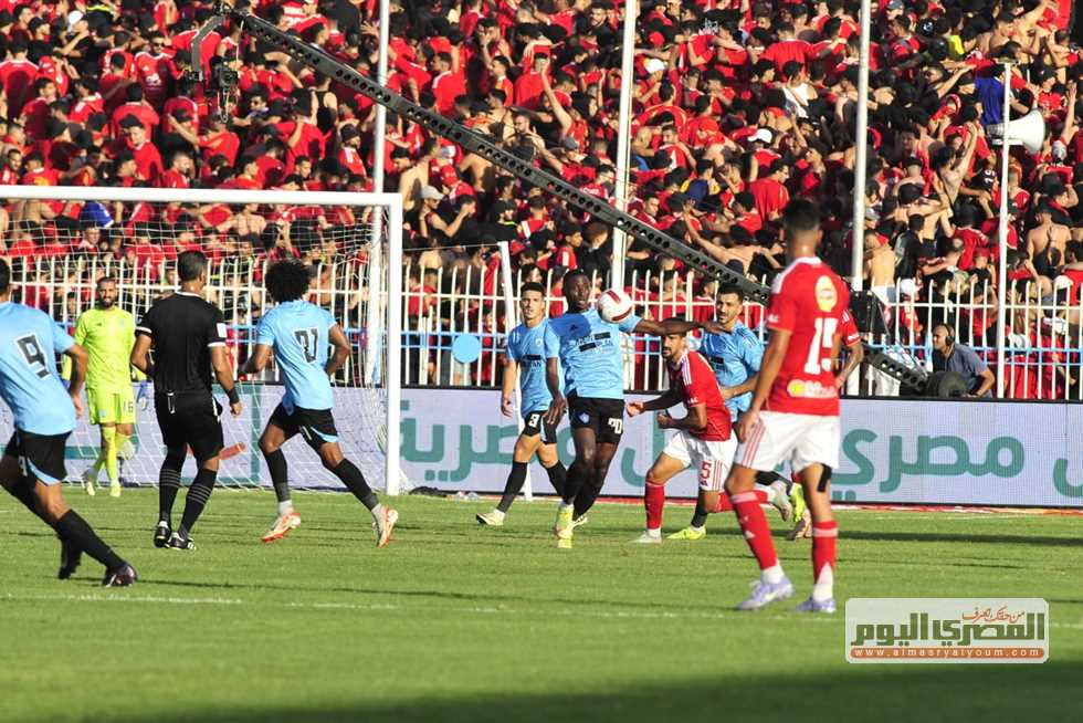 «مينفعش اللي عمله.. مفيش لاعب في الدوري يعمل كده!».. محمد فضل يفتح النار على نجم الأهلي