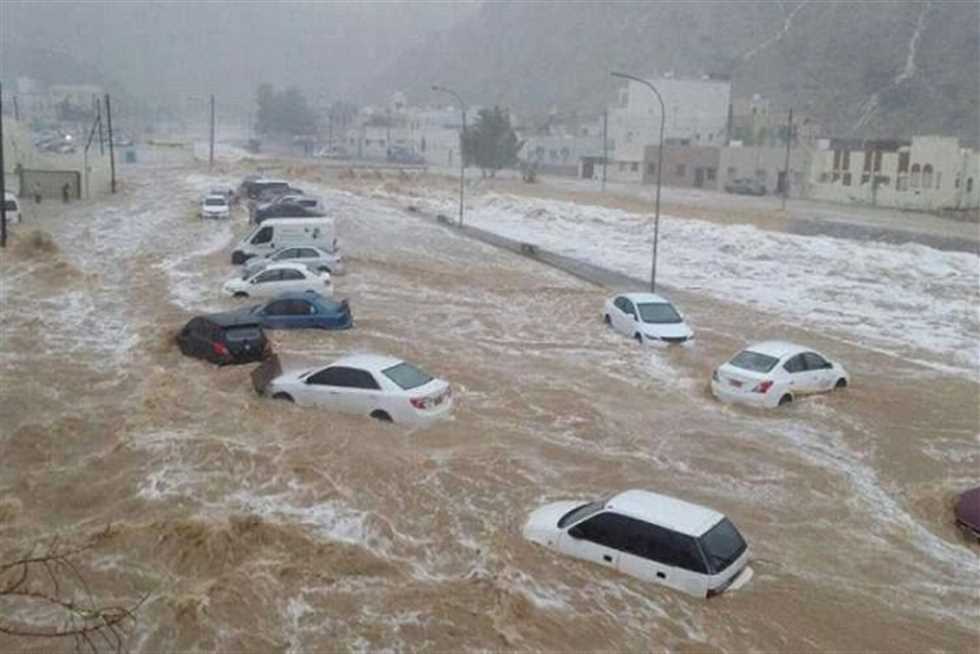 سيول مدمرة وانزلاقات صخرية.. فيضانات ضخمة تضرب جنوب اليمن وخسائر بالجملة (فيديو)