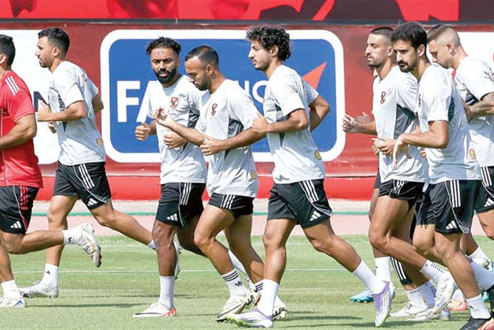 «تصرف مهين».. محسن صالح ينتقد إدارة الأهلي بسبب نجم الفريق