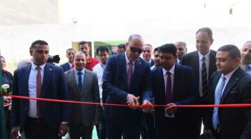 وزير العمل يفتتح صالة الإنتاج الجديدة بشركة ملابس جاهزة بالإسكندرية