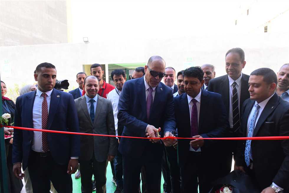 وزير العمل يفتتح صالة الإنتاج الجديدة بشركة ملابس جاهزة بالإسكندرية