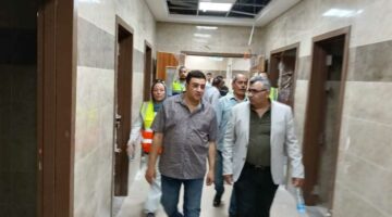 مساعد وزير الصحة يتابع الأعمال النهائية لمستشفى العبور العام بتكلفة 525 مليون جنيه