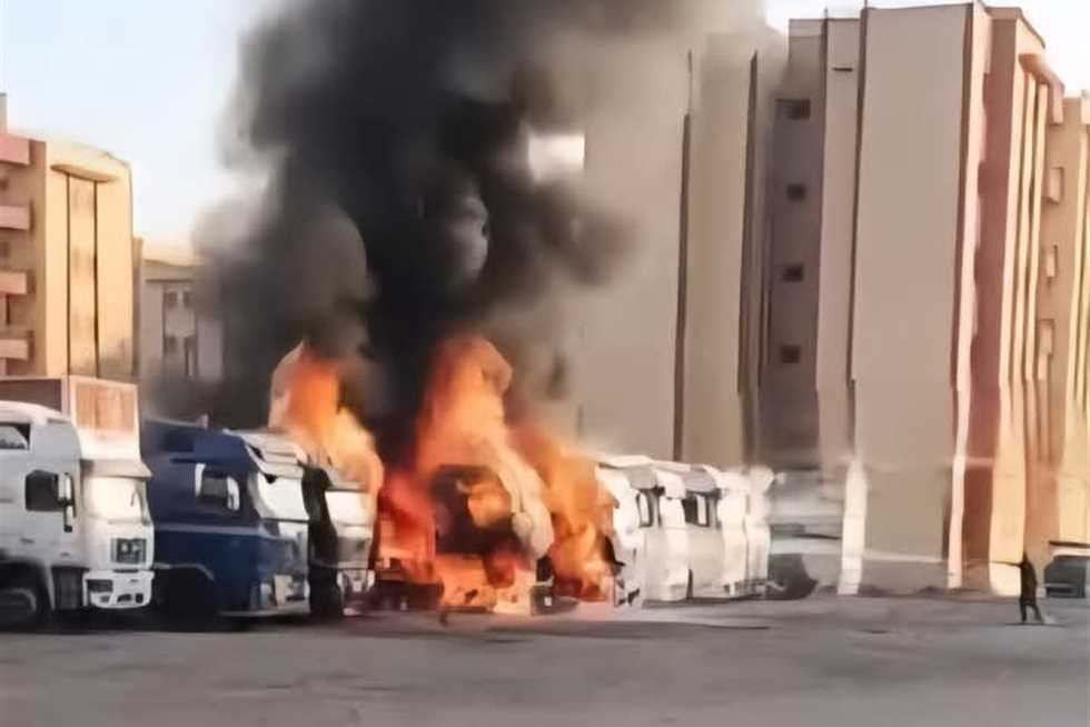 حريق يلتهم 3 سيارات نقل داخل جراج قي الشرقية