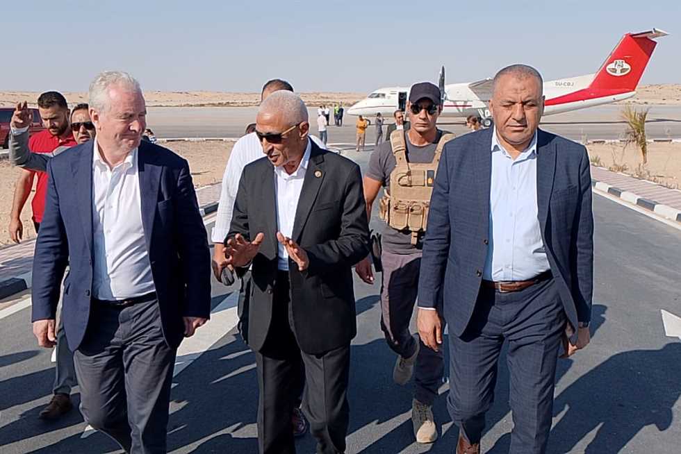وفد من مجلس الشيوخ الأمريكي يصل شمال سيناء لزيارة معبر رفح وتفقد مخازن المساعدات