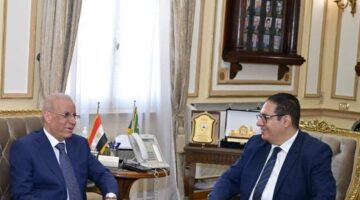 رئيس جامعة القاهرة يبحث مع السفير العراقي التعاون الأكاديمي ورعاية الطلاب العراقيين