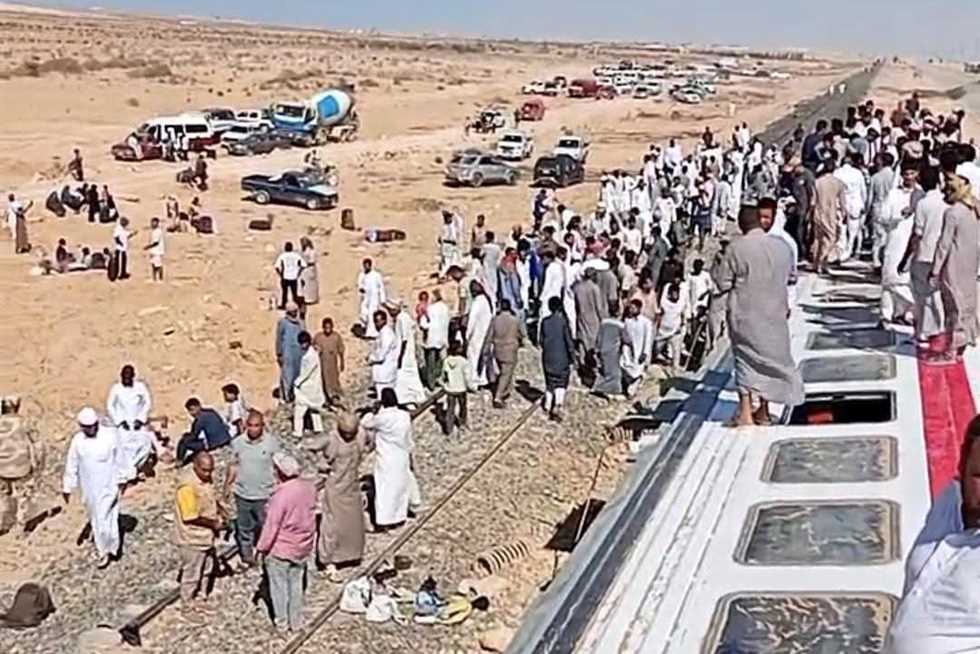 وزير النقل يتوجه لموقع حادث قطار مطروح.. ويوجه بتشكيل لجنة فنية للتحقيق