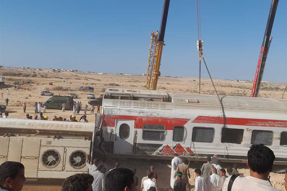 كامل الوزير: «البوجي» قد يكون سبب حادث انقلاب قطار مطروح