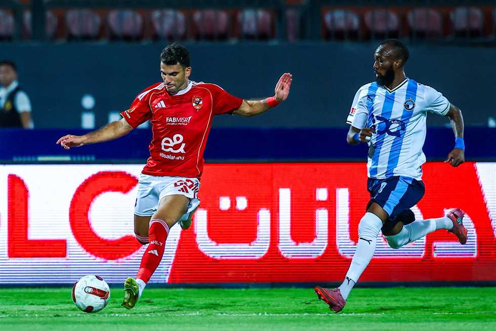 «مش بيتحمل الضغوط وكان متداري في الزمالك».. نجم الأهلي السابق يفتح النار على زيزو