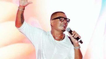 ليلة أسطورية.. عمرو دياب يشعل حفله في بيروت بـ «بابا» و«خطفوني» (صور)