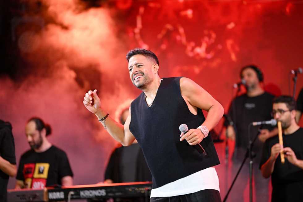 محمد حماقي يحيي حفلا في «مراسي» وسط حضور جماهيري ونجوم الفن (صور)