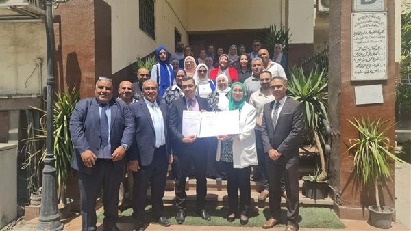 "صيدلة القاهرة" تحصل على تجديد شهادتي الأيزو للجودة وإدارة المؤسسات التعليمية