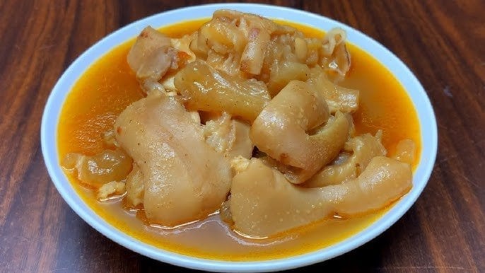 «أحلى من المطاعم».. طريقة عمل شوربة الكوارع بالمنزل