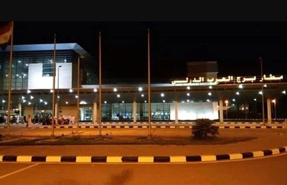 أول تعليق من رئيس الوزراء على شكاوى مطار برج العرب