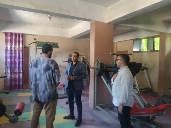 إحالة موظفين للتحقيق خلال جولة مفاجئة لمدير الرياضة بالقليوبية على مراكز الشباب