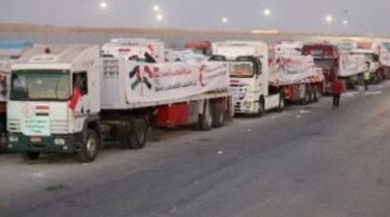 إدخال 135 شاحنة مساعدات إنسانية إلى الفلسطينيين بقطاع غزة