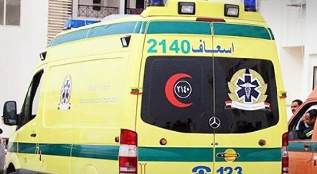إصابة 4 أشخاص في انقلاب سيارتين بإدفو