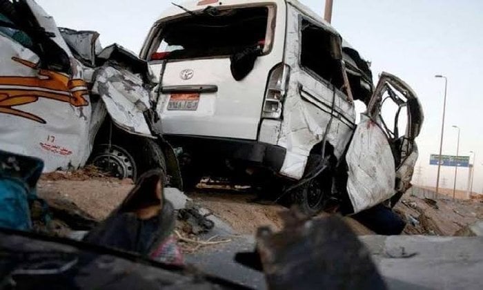 إصابة 6 أشخاص في حادث تصادم سيارتين ميكروباص أعلى طريق الفيوم الصحراوي