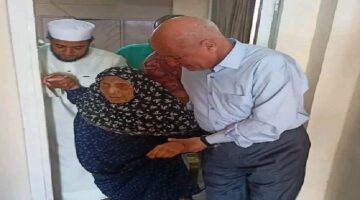 استجابة لـ الأسبوع.. .رئيس مدينة أبوحماد يستقبل الشيخة أمينة صاحبة الـ١٠٠ سنة ويوجه بإنهاء ترخيص البناء لها بالمجان
