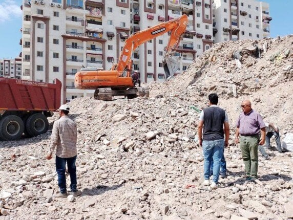 استجابة لمطالب المواطنين.. حملة مكثفة لرفع المخلفات بحي المناخ في بورسعيد