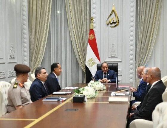 الرئيس السيسي يستعرض مستجدات تطوير مشروعات النقل والموانئ ويوجه بإنجازها في المواعيد المقررة