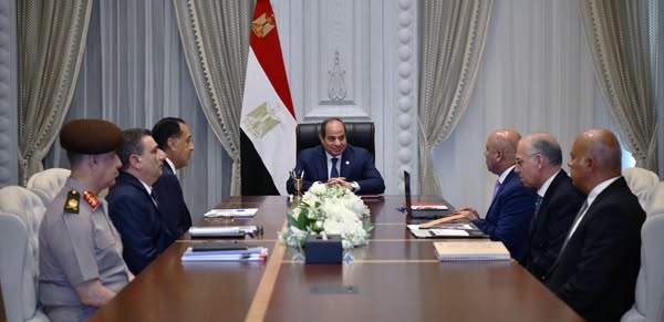 السيسي يوجه بالالتزام بالجداول الزمنية لمشروعات القطارات السريعة لدفع عجلة التنمية العمرانية