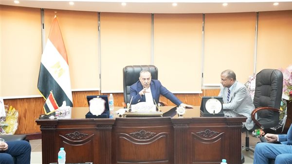 الغرفة التجارية تتبرع بـ500 ألف جنيها لتجهيز ورش التعليم الفني بأسيوط