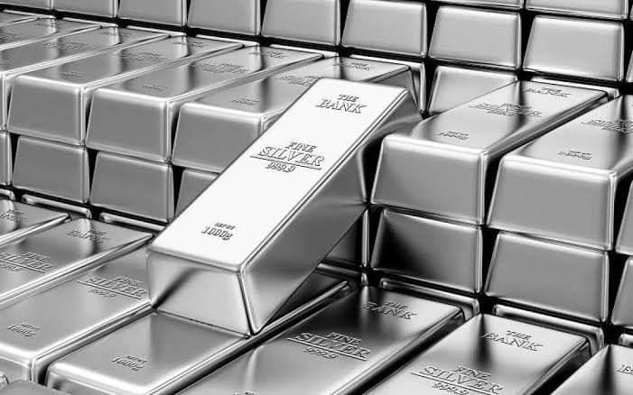 الملاذ الآمن: الفضة تقترب من أعلى مستوى في 14 عامًا وسط ضغوط الدولار وتوقعات خفض الفائدة