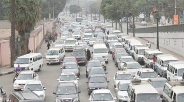 النشرة المرورية.. تباطؤ حركة السيارات بعدد من طرق ومحاور القاهرة والجيزة