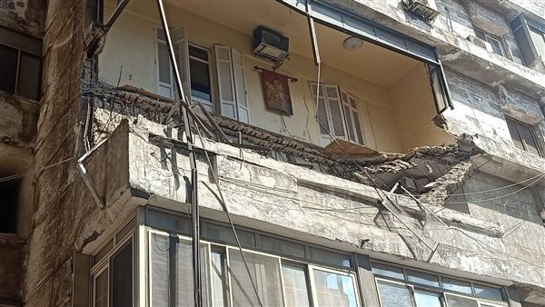 النيابة العامة تتنقل لمعاينة المنزل المنهار بالشيخ مسعود سوهاج