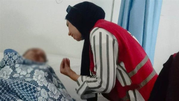 الهلال الأحمر يزور الطالبات الناجيات من حادث الغرق بشاطئ العجمي