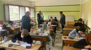 امتحانات الثانوية العامة الدور الثاني| بدء امتحان الكيمياء والجغرافيا «قديم وجديد»