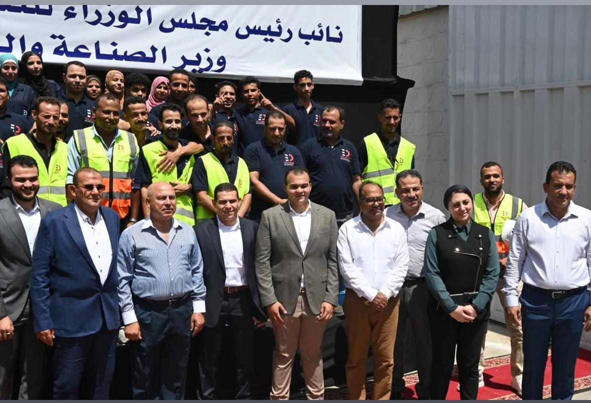 بالصور.. وزير الصناعة يتفقد مصنع “إيجي دينيم للنسيج” بمدينة العاشر من رمضان