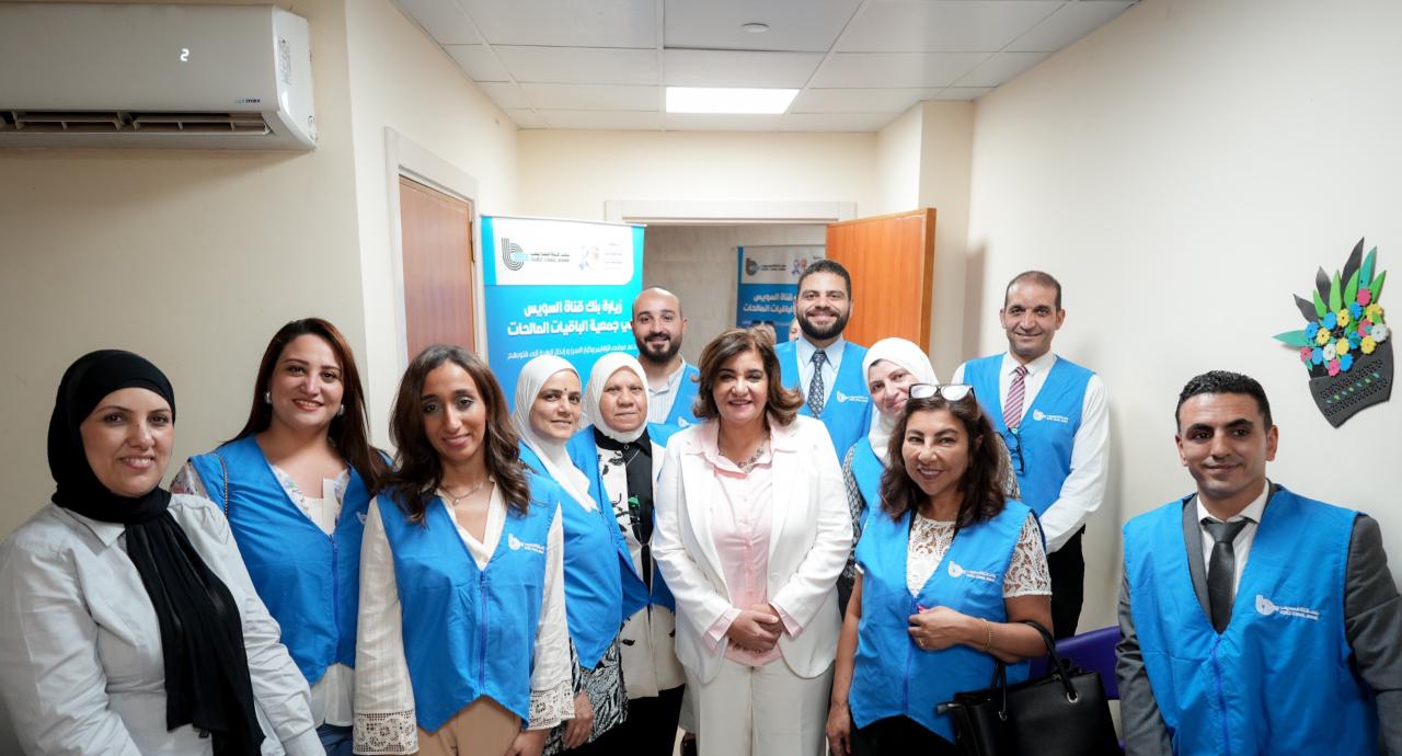 بالصور.، بنك قناة السويس يدعم مستشفى “د. عبلة الكحلاوي” بأسرة طبية كهربائية وينظم زيارة إنسانية للمرضى