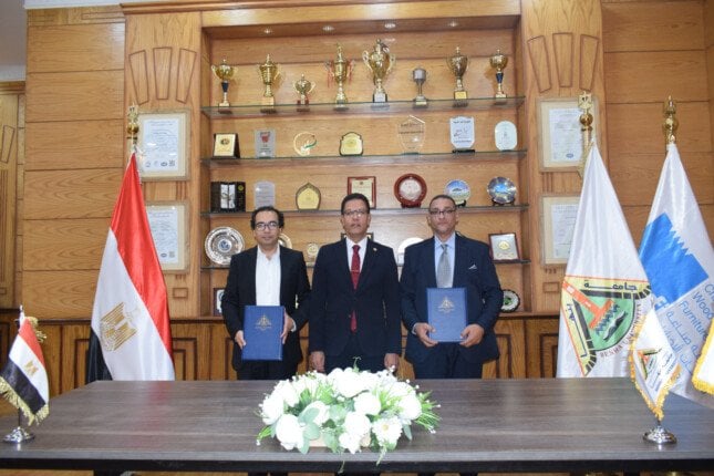 بروتوكول تعاون بين كلية الفنون التطبيقية ببنها وغرفة صناعة منتجات الأخشاب والأثاث