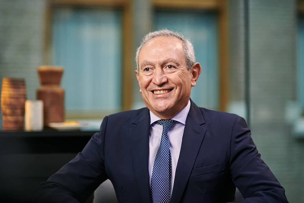 بعد نقل مكتب العائلة.. ناصف ساويرس ينقل “أوراسكوم كونستراكشن” لأبوظبي