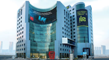 بنك ABC مصر يخفض رسوم تدبير العملة الأجنبية إلى 3% ويرفع حد استخدام البطاقات الدولية إلى 10 آلاف دولار