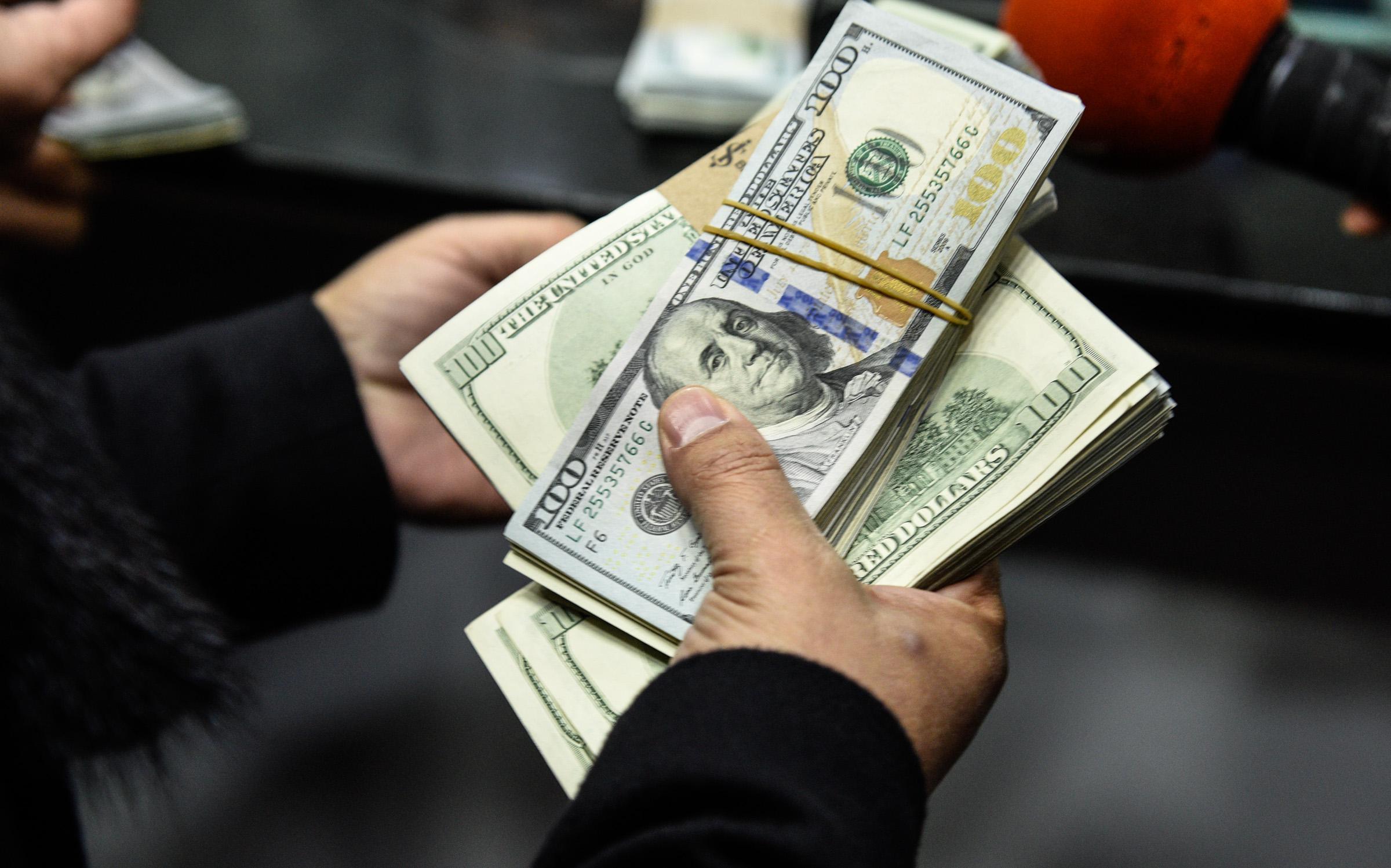 تحويلات المصرين بالخارج تقفز في يونيو لأعلى مستوى شهري على الإطلاق