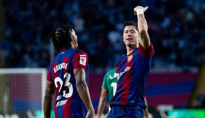 تقارير تكشف مصير ليفاندوفسكي من مباراة برشلونة أمام ليفانتي بالدوري الإسباني
