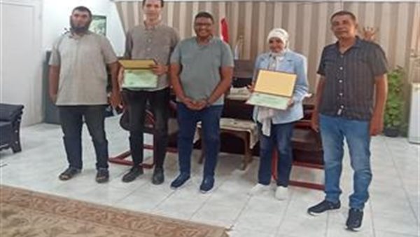 تكريم أوائل الثانوية العامة على مستوى الجمهورية بالبحر الأحمر