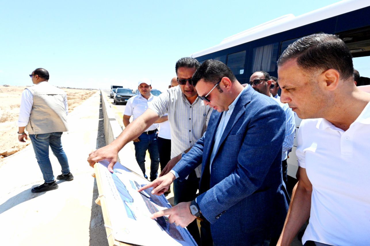 تنمية غرب رأس الحكمة على مساحة 93 ألف فدان.. وزير الإسكان يتابع التنفيذ