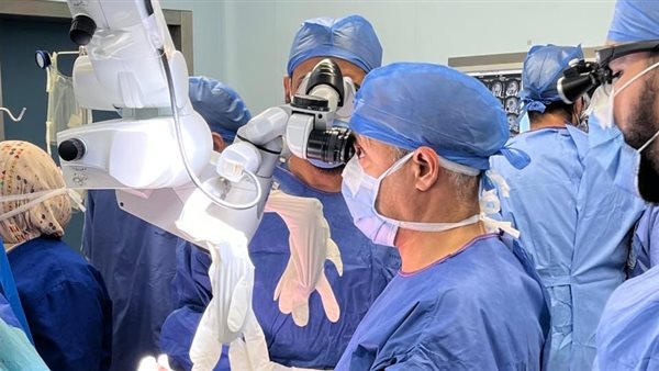 جامعة قناة السويس تنجح في أول جراحة دماغ واعٍ لاستئصال ورم من المناطق الحساسة بالمخ