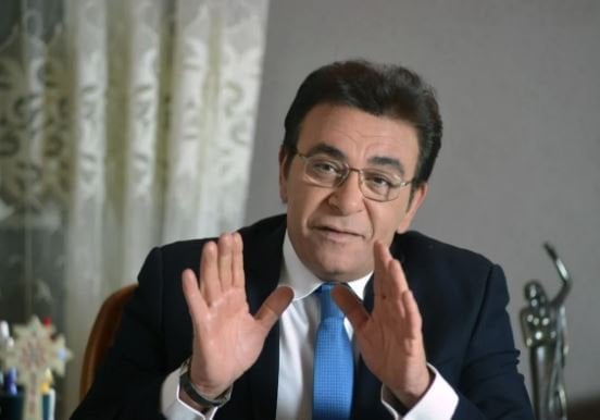 حكيم وجمال شعبان يقدمان واجب العزاء في عاطف كامل – صور