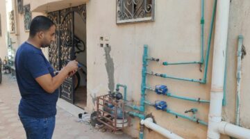 حملتان لإزالة وصلات المياه “الخلسة” وتحصيل المتأخرات في مدينتي قنا ودمياط الجديدة
