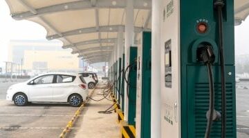 دراسة إعادة تدوير الليثيوم من بطاريات السيارات الكهربائية القديمة بتكلفة زهيدة