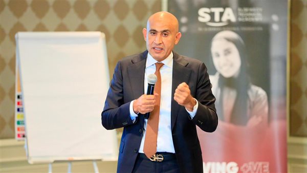 دورة تدريبية بالمنصة الإلكترونية للتدريب لمعلمي العربي والدراسات بالابتدائي