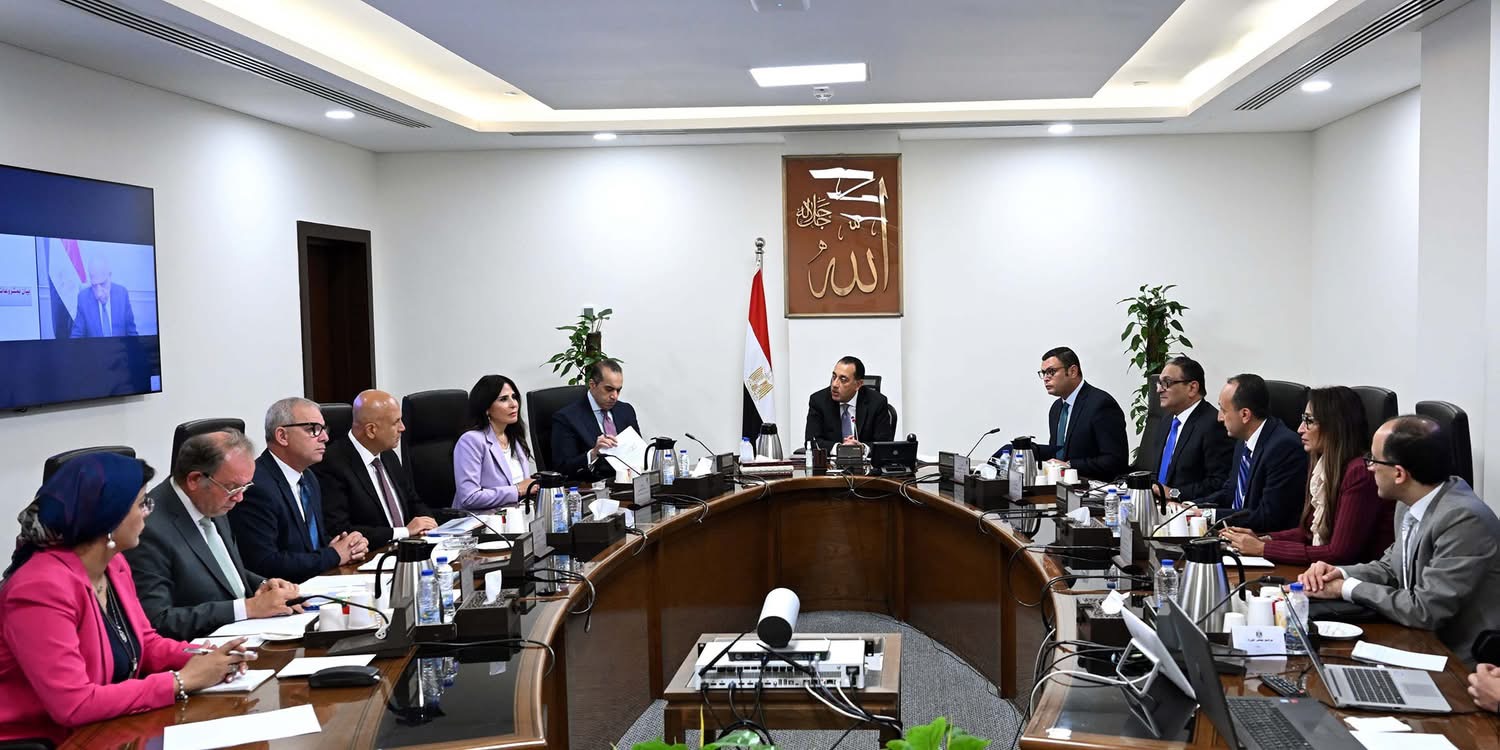 رئيس الوزراء يستعرض آليات تنفيذ مشروعات كهرباء المدن الجديدة بالشراكة مع القطاع الخاص