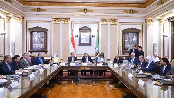 رئيس جامعة القاهرة يشارك في اجتماع لجنة جوائز التميز الداخلي للجامعات الحكومية لعام 2025