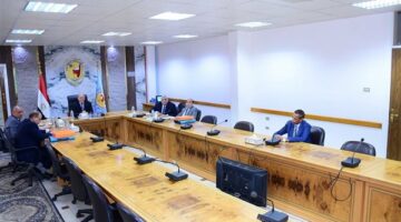رئيس جامعة سوهاج يترأس لجنة اختيار عميدي كليتي الألسن والصيدلة